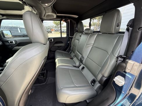 Used 2025 Jeep Gladiator Mojave image 28