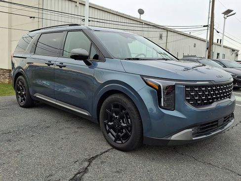 Used 2025 Kia Carnival SX Prestige image 3