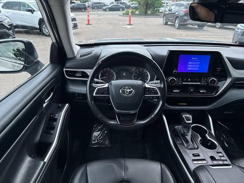 Used 2024 Toyota Highlander XLE AWD/4WD image 14