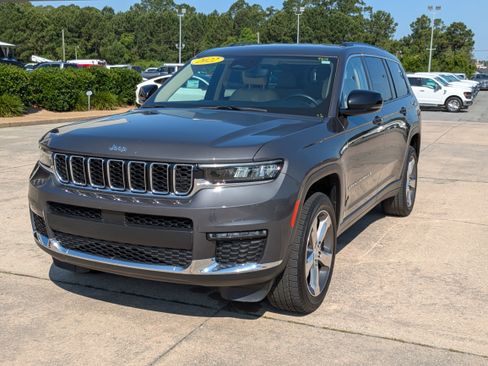 Used 2022 Jeep Grand Cherokee L Limited image 2