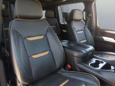 Used 2021 GMC Yukon XL AT4 w/ AT4 Premium Plus Package AWD/4WD image 11