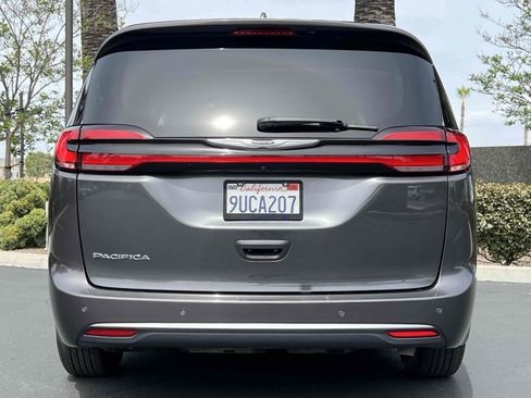Used 2023 Chrysler Pacifica Touring-L image 49