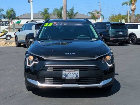 Certified 2025 Kia Niro EX FWD image 8