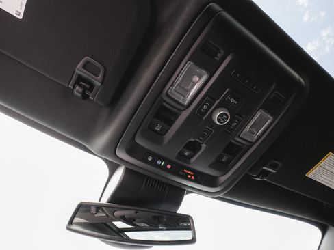 Used 2023 GMC Yukon XL Denali AWD/4WD image 30