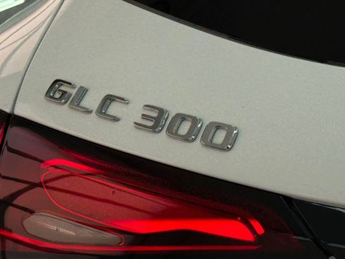 Used 2026 Mercedes-Benz GLC 300 image 21