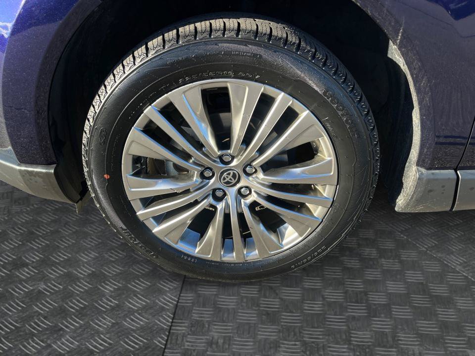Used 2024 Toyota Venza XLE AWD/4WD image 26