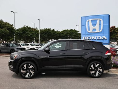 Used 2025 Volkswagen Atlas Cross Sport SE AWD/4WD image 4