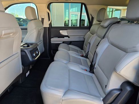 Used 2025 Ford Expedition Max Active AWD/4WD image 14