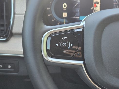 Certified 2025 Volvo XC90 T8 Plus w/ Protection Package Premier image 38