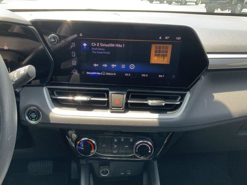 Used 2025 Chevrolet TrailBlazer LT FWD image 32