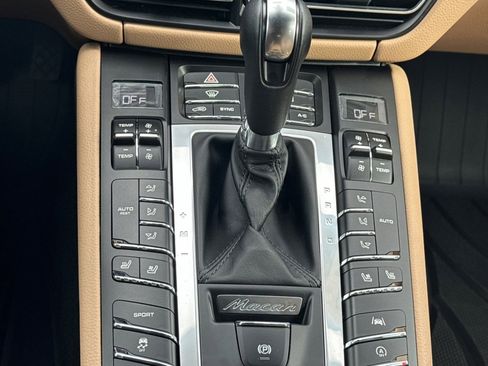 Used 2021 Porsche Macan Base image 22