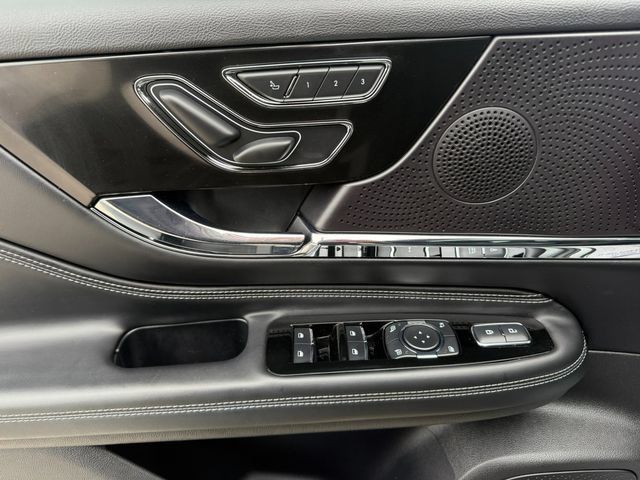 Used 2024 Lincoln Corsair Grand Touring w/ Rear Removable Package Tray AWD/4WD image 16