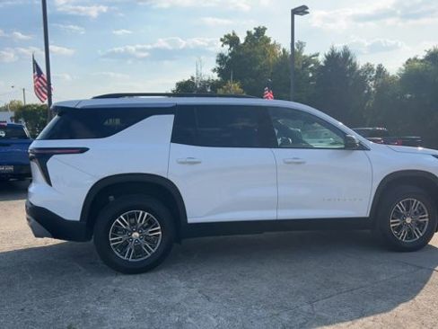 New 2025 Chevrolet Traverse LT w/ LPO, Floor Liner Package image 9