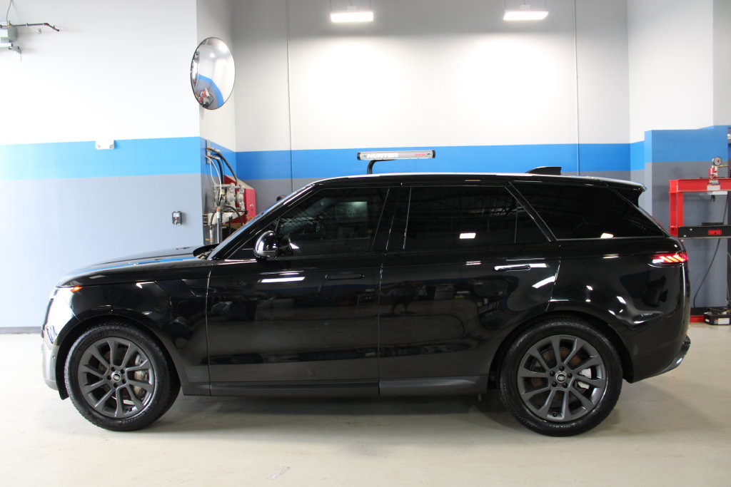 Used 2023 Land Rover Range Rover Sport SE AWD/4WD image 10