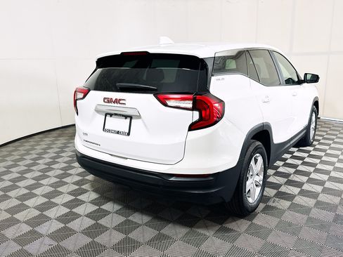 Used 2024 GMC Terrain SLE FWD image 3