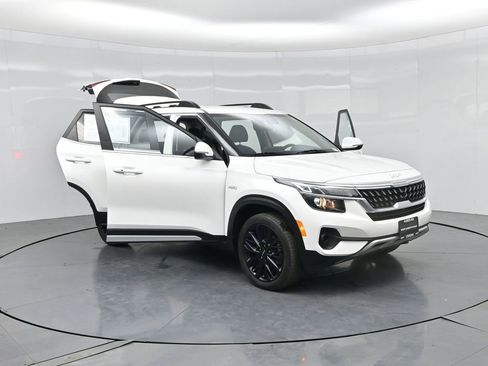 Used 2022 Kia Seltos Nightfall Edition AWD/4WD image 31