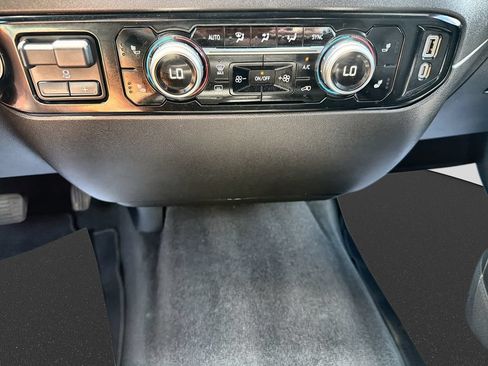 Used 2025 GMC Sierra 1500 SLT AWD/4WD image 26