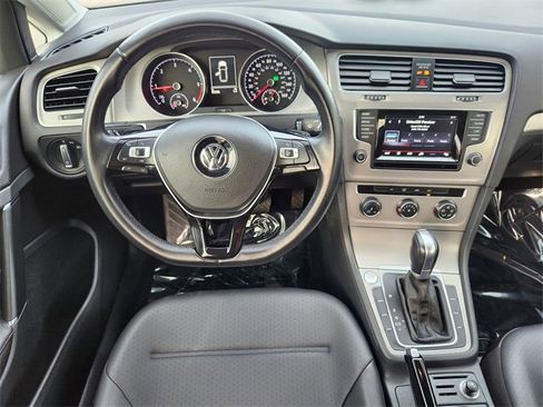 Used 2015 Volkswagen Golf TDI S image 24