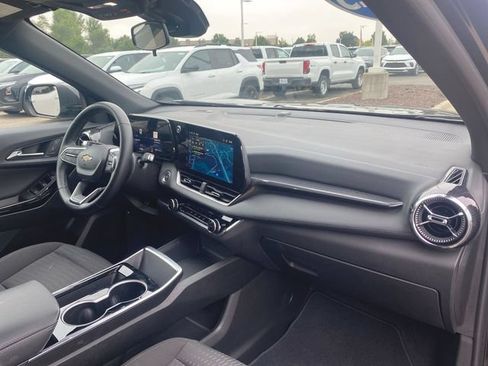 Used 2025 Chevrolet Equinox LT FWD image 28