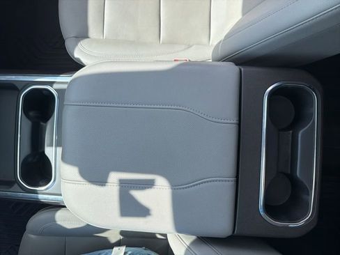 Used 2024 Chevrolet Silverado 2500 LTZ w/ LTZ Convenience Package image 37