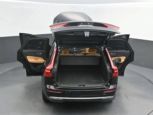 Certified 2023 Volvo XC60 B5 Ultimate w/ Climate Package AWD/4WD image 40