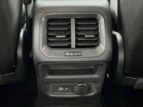 Used 2022 Volkswagen Tiguan SE w/ Panoramic Sunroof Package AWD/4WD image 25