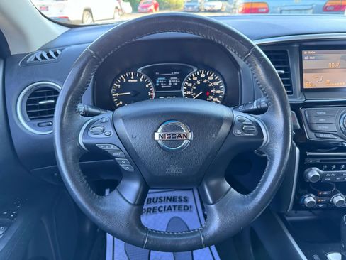 Used 2015 Nissan Pathfinder SV image 21