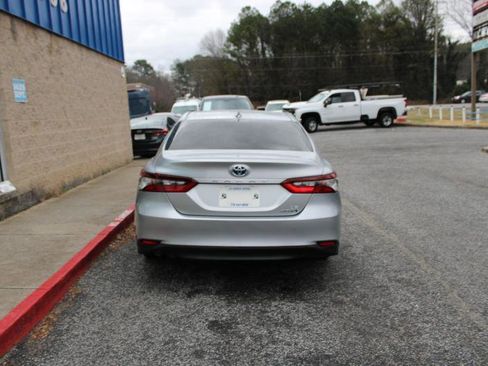 Used 2022 Toyota Camry LE image 5
