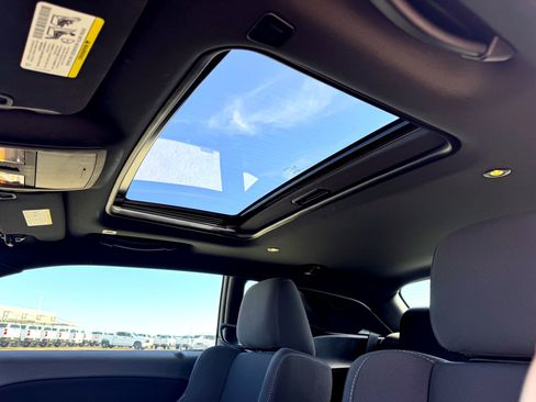 Used 2018 Dodge Challenger R/T image 21