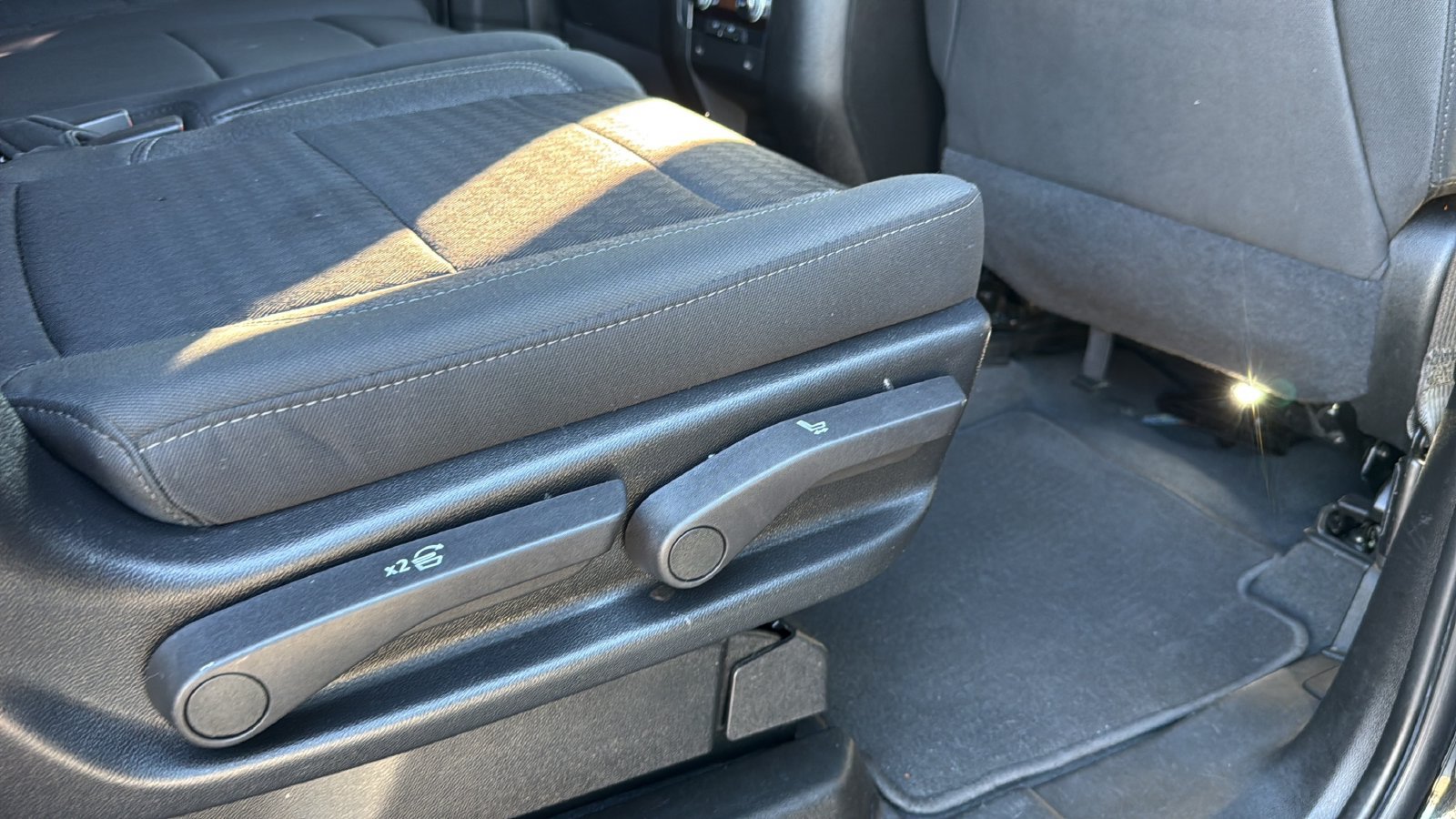 Used 2023 GMC Yukon XL SLE RWD image 23
