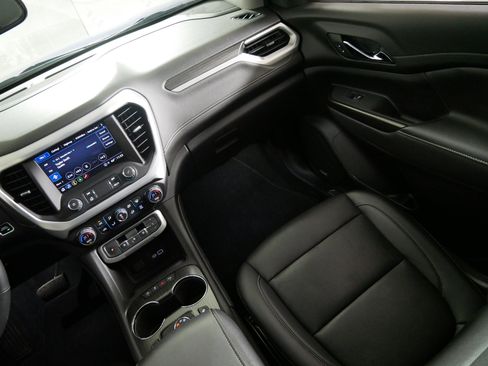 Used 2023 GMC Acadia SLT w/ Preferred Package image 11