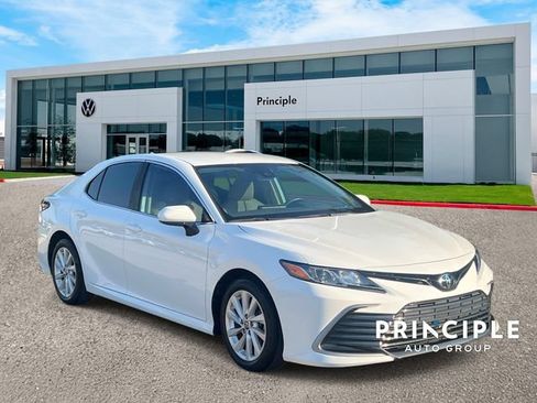 Used 2023 Toyota Camry LE FWD image 3