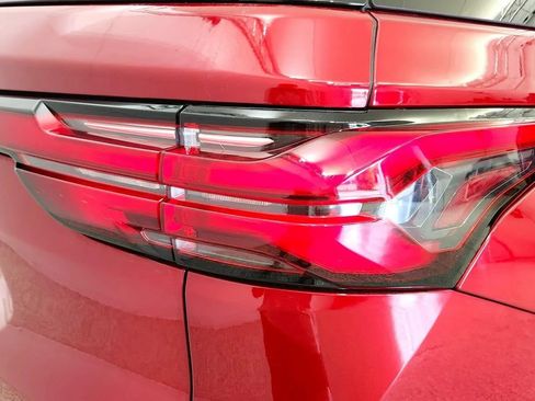 Used 2023 Chevrolet Traverse LT FWD image 33