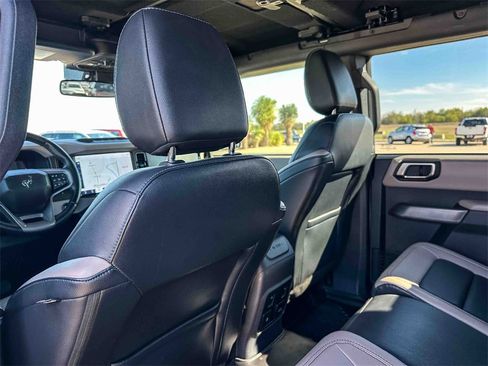 Used 2023 Ford Bronco Wildtrak image 17