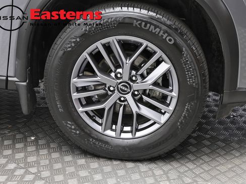 Used 2023 Nissan Rogue S AWD/4WD image 31