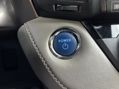 Used 2016 Toyota RAV4 Limited image 19