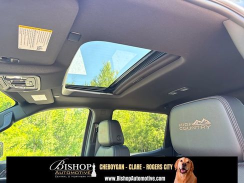 Used 2023 Chevrolet Silverado 1500 High Country w/ Z71 Off-Road Package AWD/4WD image 6