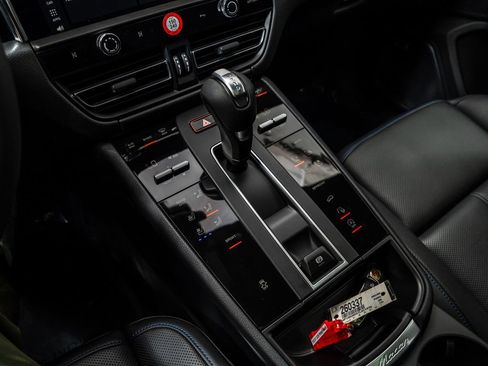 New 2026 Porsche Macan image 19