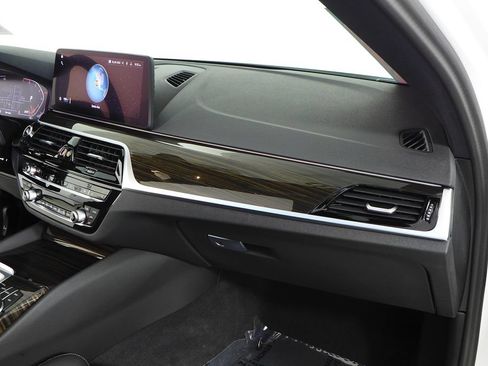Used 2023 BMW 530i w/ Convenience Package RWD image 14