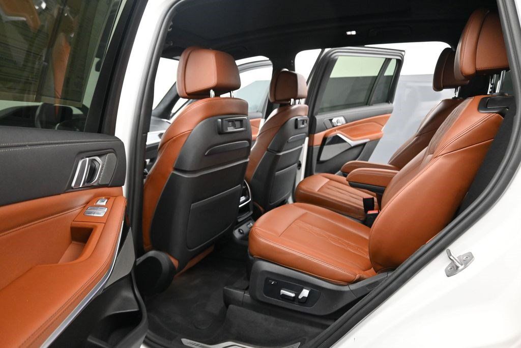 Used 2022 BMW X7 M50i AWD/4WD image 15