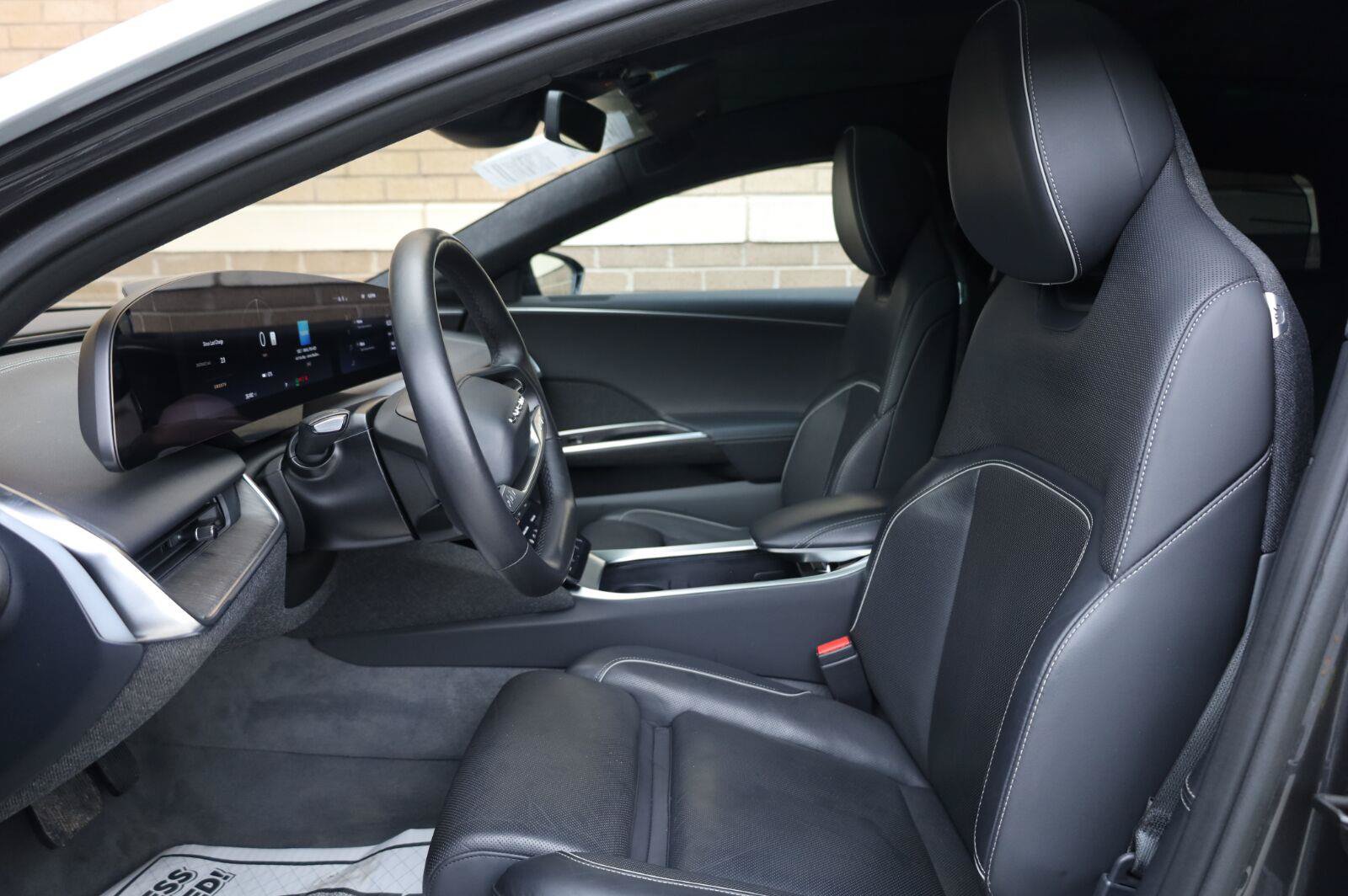 Used 2025 Lucid Air Touring AWD/4WD image 17