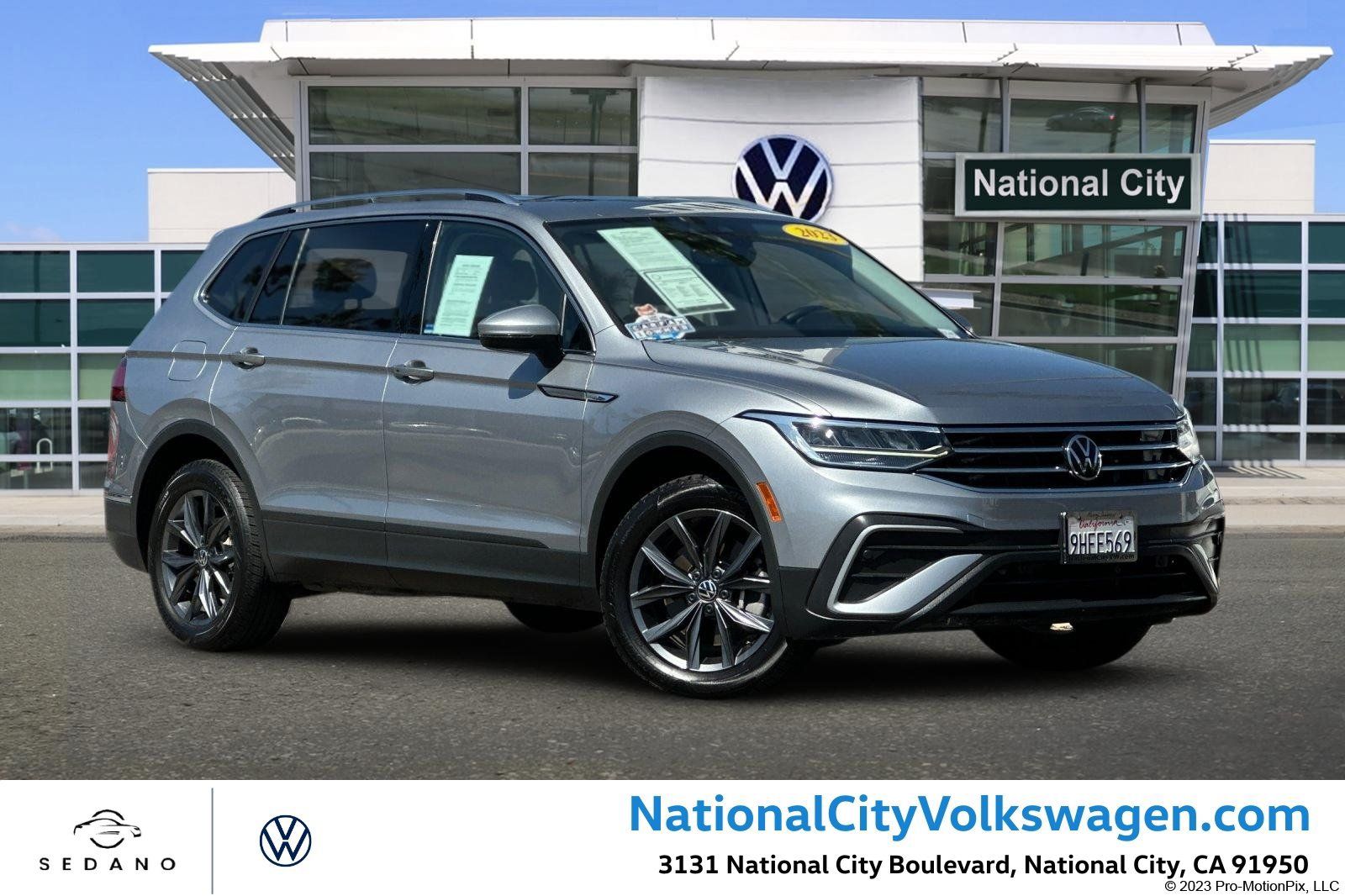 Used 2023 Volkswagen Tiguan SE w/ Panoramic Sunroof Package FWD image 1