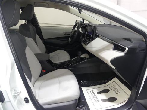 Used 2022 Toyota Corolla LE image 21
