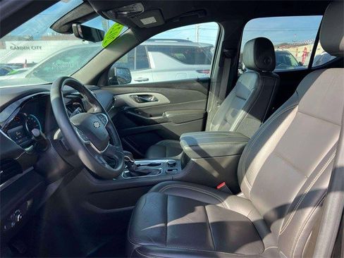 Certified 2023 Chevrolet Traverse LT w/ Rear Camera Mirror Package image 16