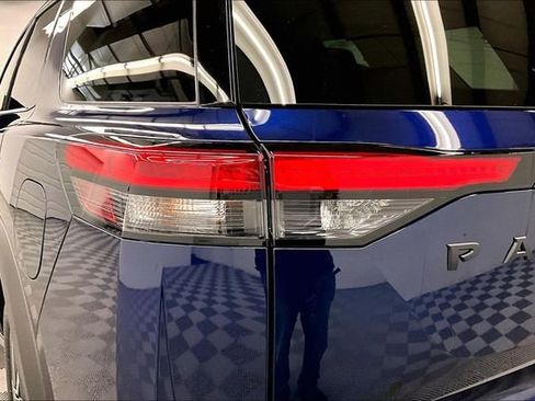 New 2025 Nissan Pathfinder Platinum w/ Lighting Package (N93) image 18