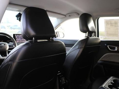 Used 2022 Jeep Compass Latitude image 15