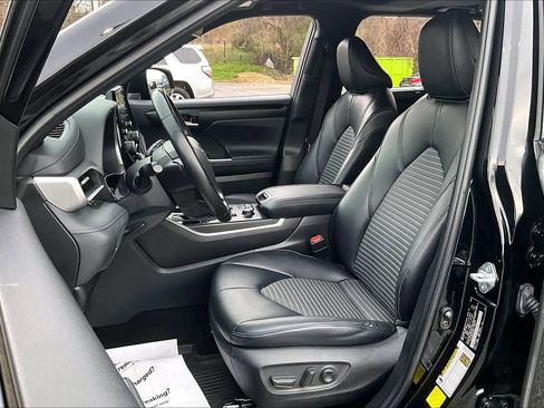 Used 2022 Toyota Highlander XSE image 8