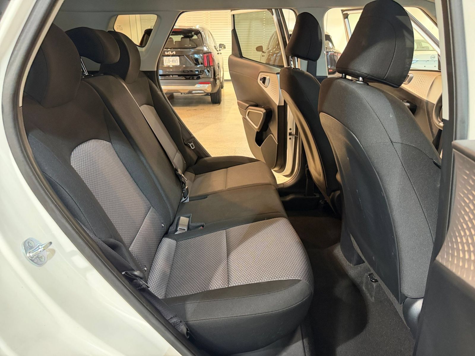 Used 2025 Kia Soul LX w/ LX Technology Package FWD image 35