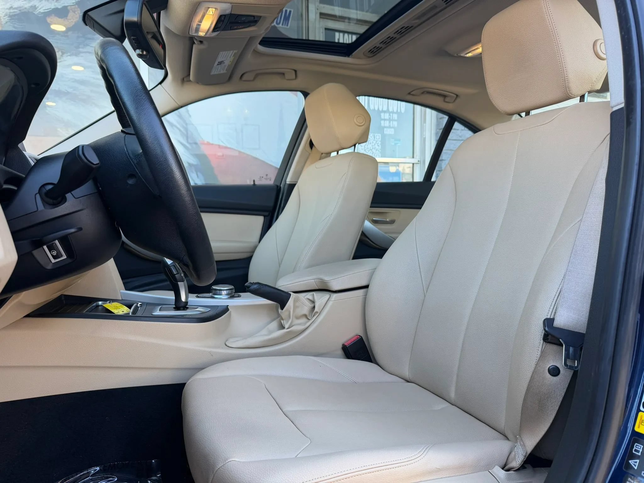 Used 2018 BMW 320i xDrive Sedan w/ Convenience Package AWD/4WD image 10