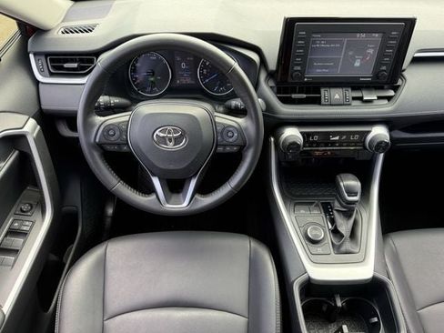 Used 2022 Toyota RAV4 XLE Premium AWD/4WD image 7